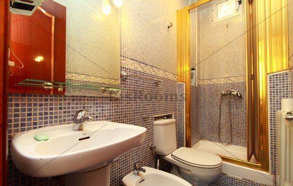Hostal Rico Madrid Ngoại thất bức ảnh