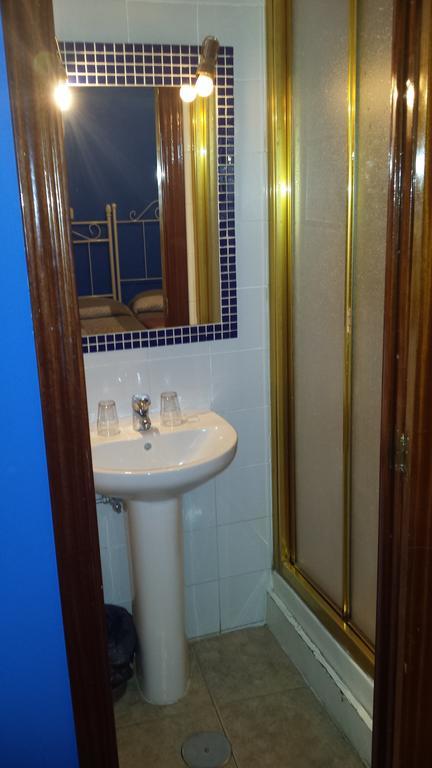Hostal Rico Madrid Ngoại thất bức ảnh