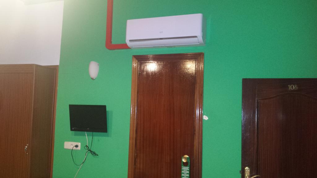 Hostal Rico Madrid Ngoại thất bức ảnh