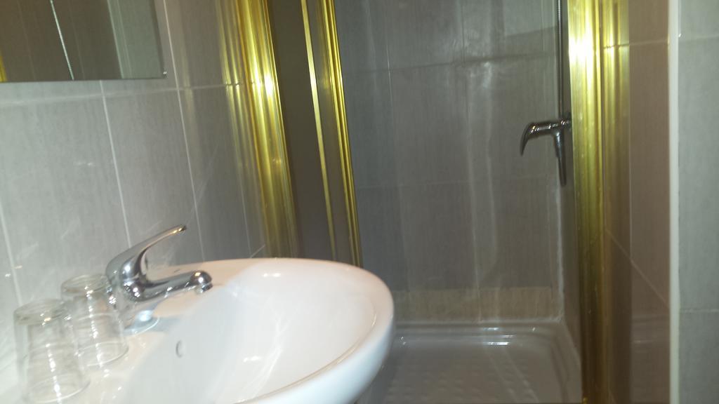 Hostal Rico Madrid Ngoại thất bức ảnh