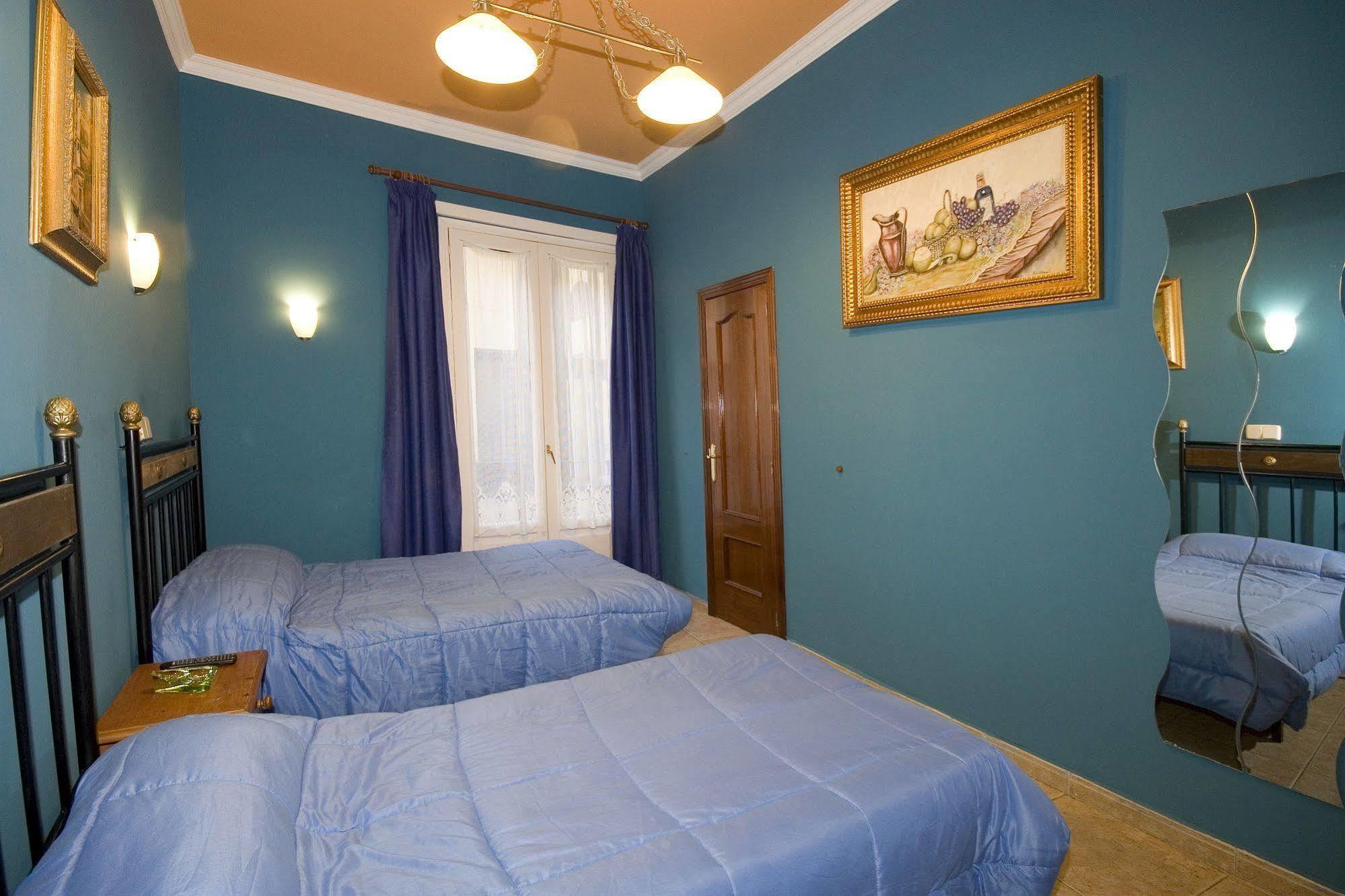 Hostal Rico Madrid Ngoại thất bức ảnh