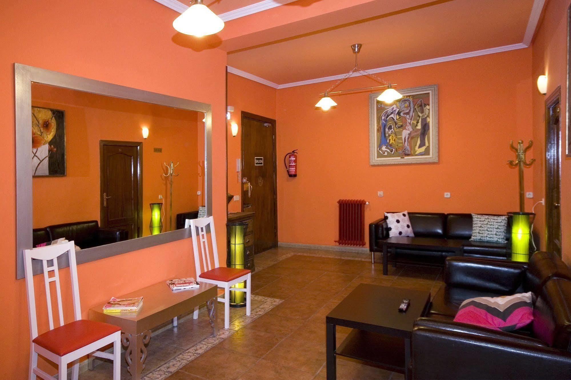 Hostal Rico Madrid Ngoại thất bức ảnh